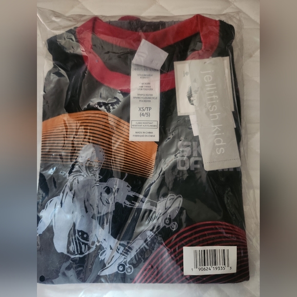 Boy's 2 Pc skateboard PJ SET - Picture 3 of 3